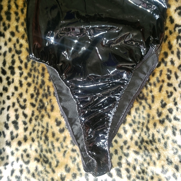 DOLLS KILL WIDOW PUFF ONE SLEEVE BODYSUIT PATENT PVC GOTH FETISH XS COLLAR - Picture 4 of 9